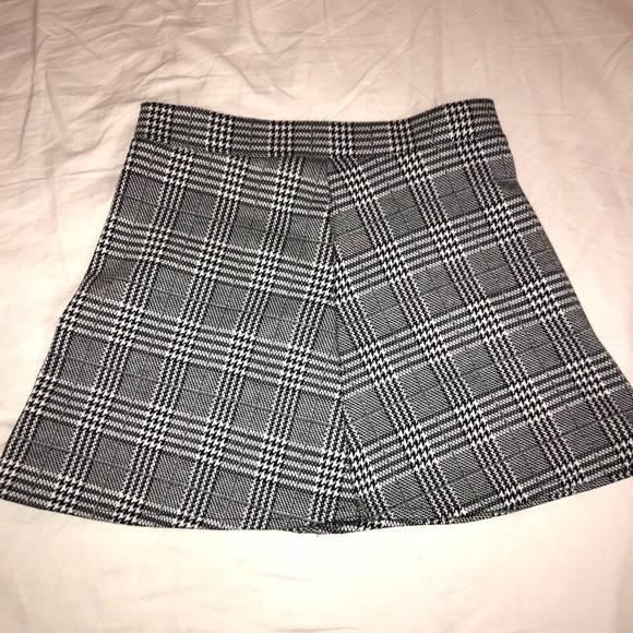 Matching black and white plaid skirt/shirt combo - Picture 3 of 7